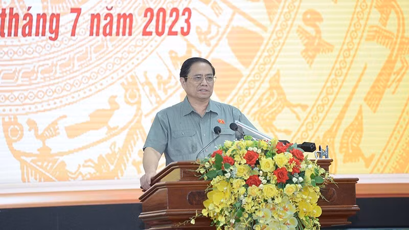 El primer ministro Pham Minh Chinh interviene en la reunión. (Fotografía: Nhan Dan)