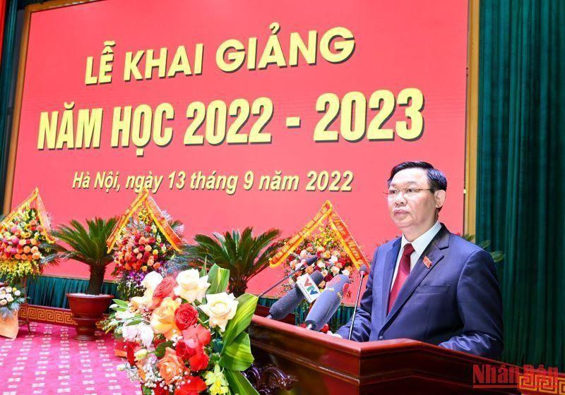 El presidente de la Asamblea Nacional de Vietnam, Vuong Dinh Hue, intervene en el acto. (Fotografía: Nhan Dan)