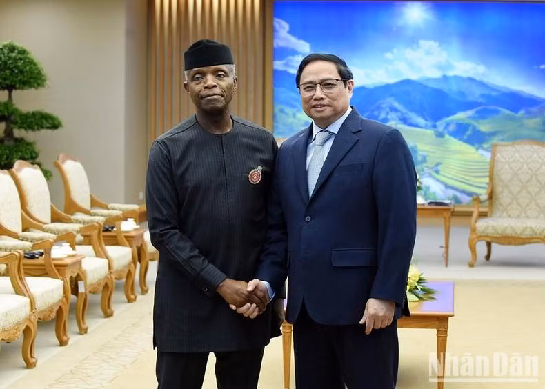 El premier Pham Minh Chinh se reúne con el vicepresidente Yemi Osinbajo.