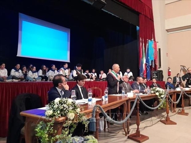 Durante el acto de inauguración del museo Carlo Urbani en la ciudad italiana de Castelplanio. (Fotografía: VNA)