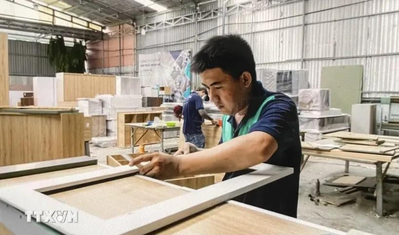 Producción de muebles en la empresa de Manh He, en Ciudad Ho Chi Minh. (Fotografía: VNA)
