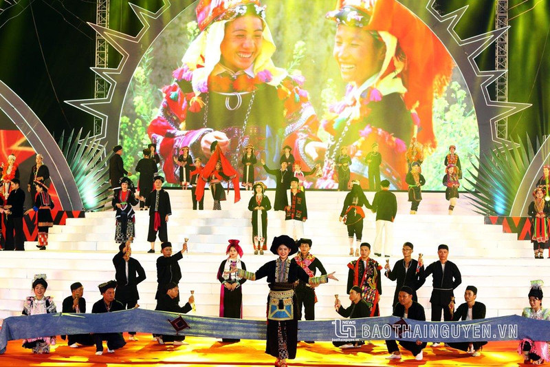 En el acto. (Fotografía: baothainguyen.vn)