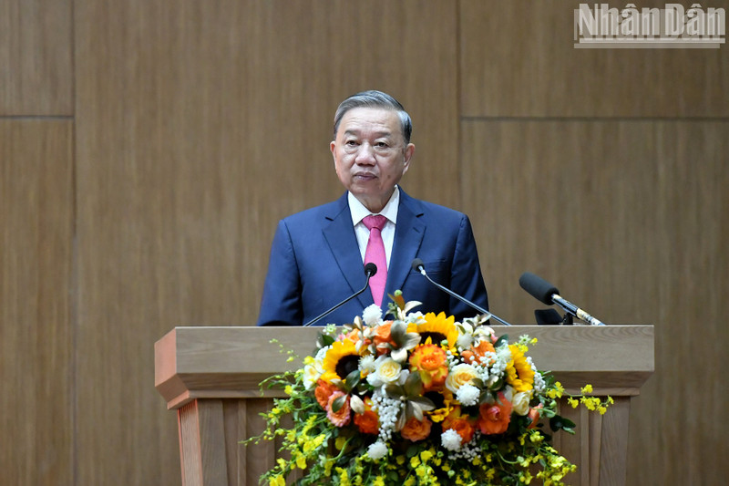 El secretario general del Partido Comunista de Vietnam, To Lam, interviene en la conferencia. (Fotografía: Nhan Dan)