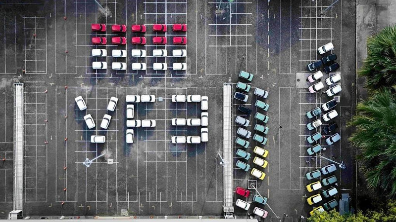El fabricante vietnamita de vehículos eléctricos VinFast entrega 400 unidades del modelo VF 3 a concesionarios y clientes de Indonesia. (Fotografía: VinFast)