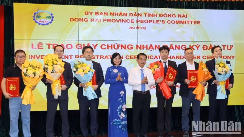 En el acto de entrega. (Fotografía: Nhan Dan)