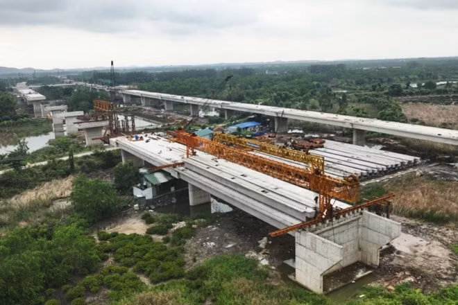 Proyecto de vía ribereña que conecta la carretera Ha Long-Hai Phong con la comuna da Dong Trieu. (Fotografía: Internet)