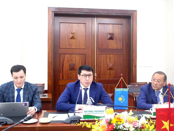 En la reunión. (Fotografía: Ministerio de Agricultura y Desarrollo Rural de Vietnam)
