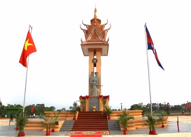 El monumento a la amistad entre Vietnam y Camboya en la provincia camboyana de Svay Rieng. (Fotografía: VNA)