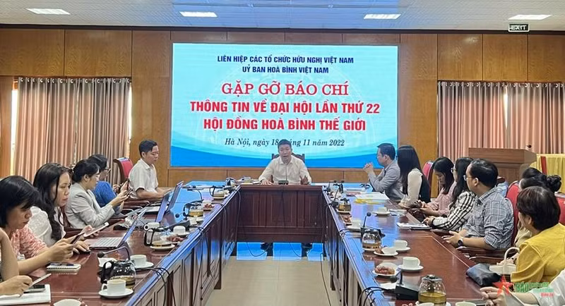 En la conferencia de prensa. (Fotografía: qdnd.vn)
