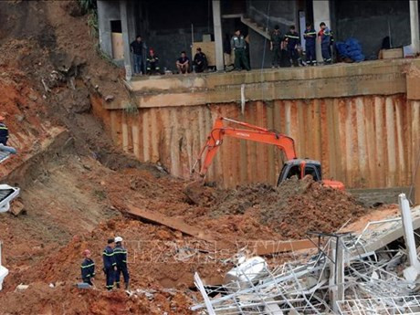 Las fuerzas de rescate buscan a las víctimas. (Fotografía: VNA)