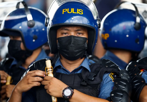La policía filipina rescató a 24 mujeres durante una redada en la ciudad de Parañaque. (Fotografía: EPA)