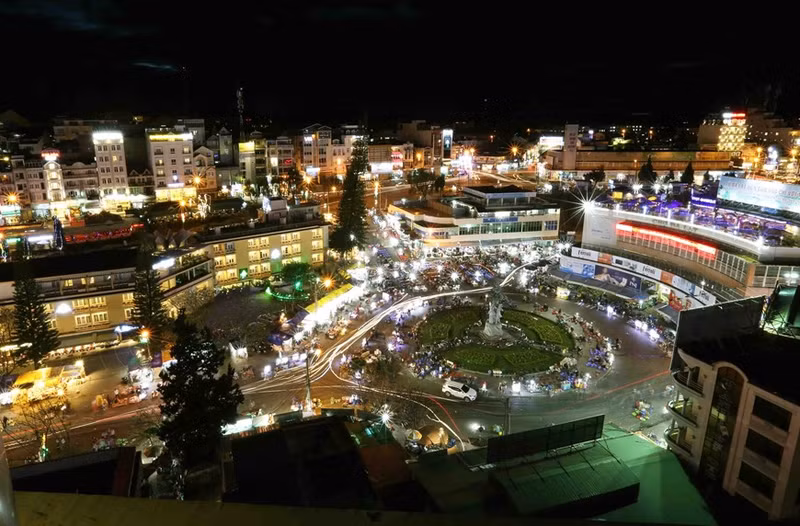 El mercado central de Da Lat por la noche.