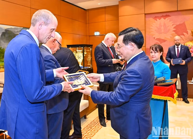 [Foto] Presidente del Parlamento vietnamita recibe a vicetitular de la cámara baja checa ảnh 8