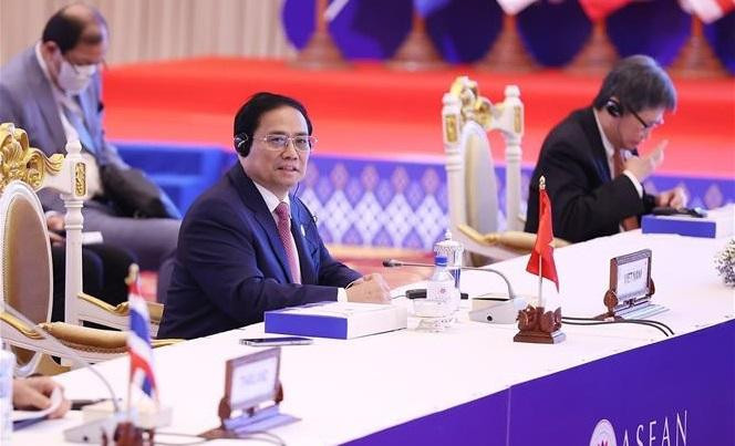 El primer ministro de Vietnam, Pham Minh Chinh, asiste a la 40ª Cumbre de la Asean. (Fotografía: VNA)