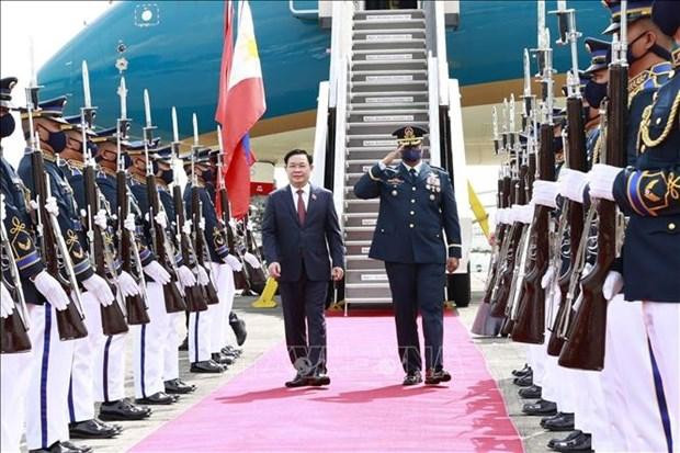 Acto de bienvenida al presidente de la Asamblea Nacional de Vietnam, Vuong Dinh Hue, en Filipinas. (Fotografía: VNA)