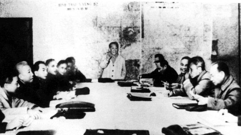 Frente a un estratégico momento en el que su lado gozaba de plenas condiciones militares y políticas, el Buró Político del Comité Central del Partido se reúne en octubre de 1974 para debatir el plan de liberación del Sur. (Foto: Archivo de VNA) 