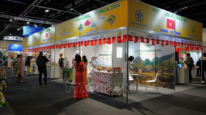 En el stand de Vietnam. (Fotografía: VNA)