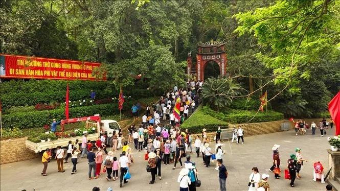 Muchos turistas vienen al festival del Templo de los Reyes Hung. (Fotografía: VNA)