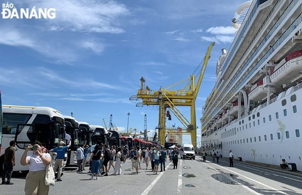 Los turistas llegan a Da Nang. (Fotografía: baodanang.vn)