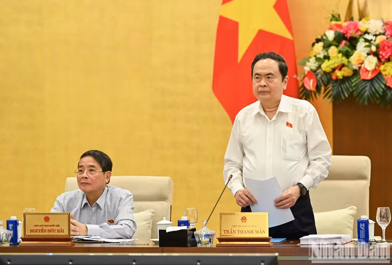 El presidente de la Asamblea Nacional, Tran Thanh Man, interviene en la sesión. (Fotografía: Nhan Dan)