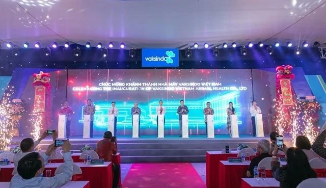 En la ceremonia de inauguración de la fábrica. (Fotografía: VNA)