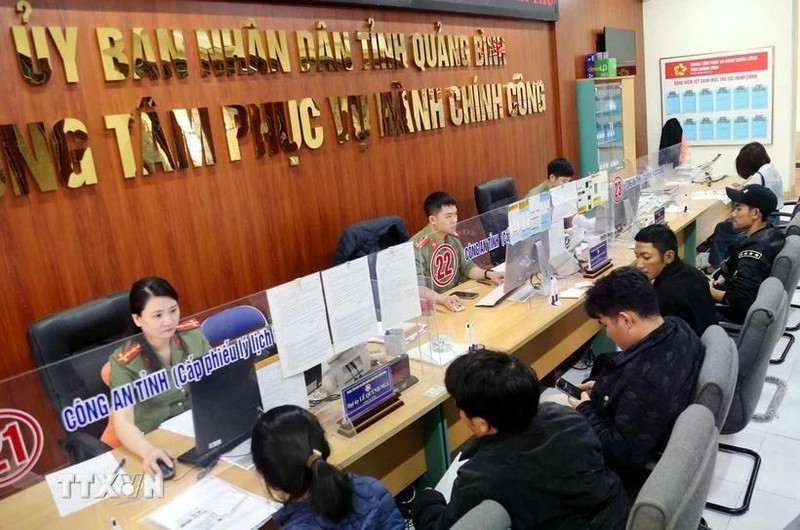 En el Centro de Servicios de Administración Pública de Quang Binh. (Fotografía: VNA)
