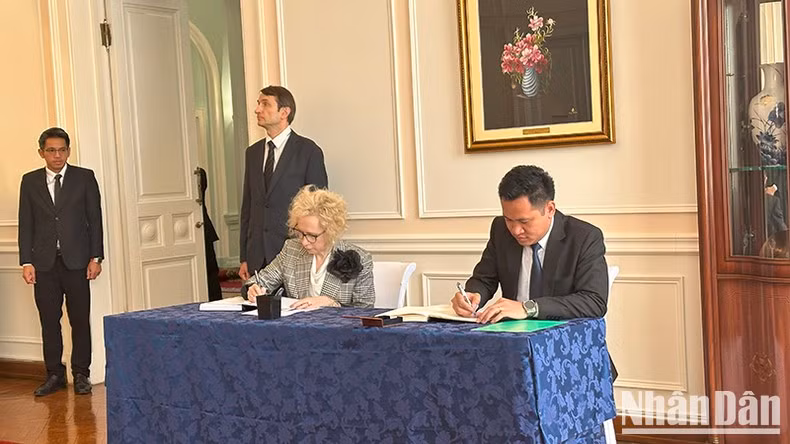 Delegados del Tercer Departamento de Asia del Ministerio de Asuntos Exteriores de Rusia.