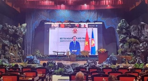 El ministro de Recursos Naturales y Medio Ambiente, Tran Hong Ha, habla en el evento. (Fotografía: VNA)