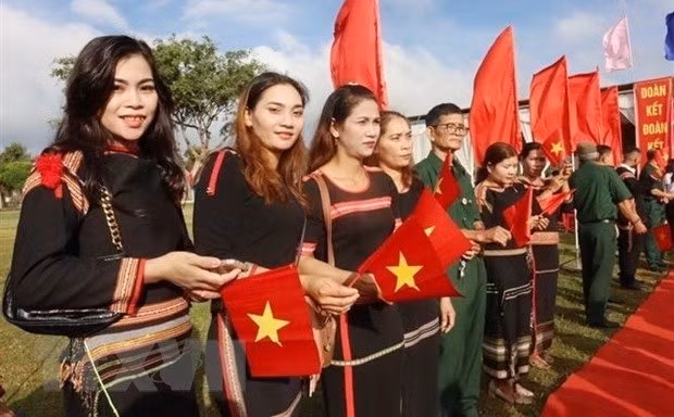 Personas de todos los grupos étnicos de la aldea de Ciet, comuna de Ea Tieu, distrito de Cu Kuin, provincia de Dak Lak, durante el Festival de Gran Unidad Nacional 2022. (Fotografía: VNA)