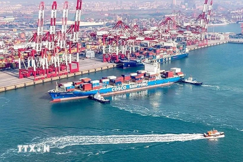 Vista del puerto de mercancías en Qingdao, en la provincia de Shandong, China, el 13 de enero de 2025. (Fotografía: VNA)