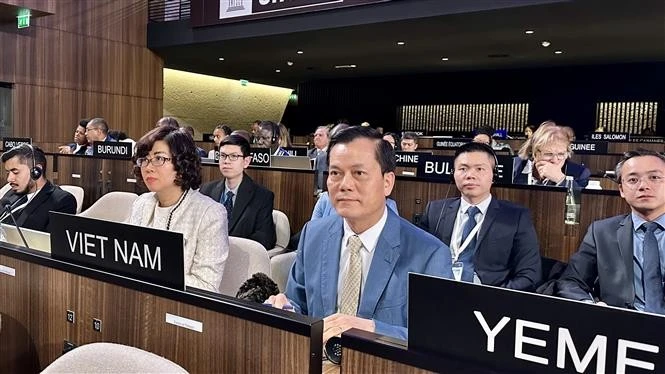 El vicecanciller Ha Kim Ngoc en la 42 sesión de la Conferencia General de la Unesco, celebrada en París, Francia, del 11 al 22 de noviembre. (Fotografía: VNA)