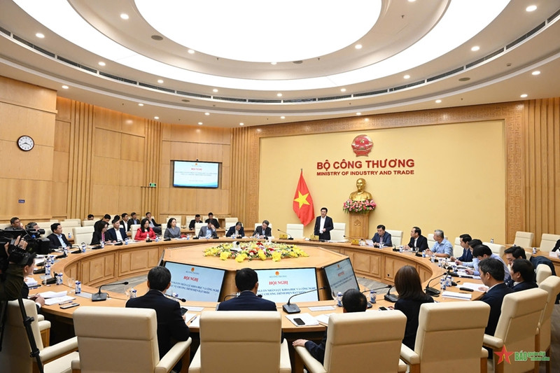 Escena de la reunión. (Fotografía: qdnd.vn)