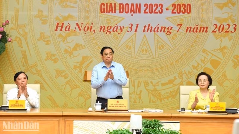 El primer ministro de Vietnam, Pham Minh Chinh, preside la conferencia. (Fotografía: Nhan Dan)