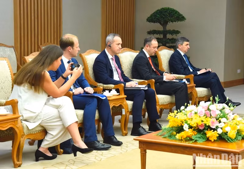 Miembros de la delegación del país europeo.