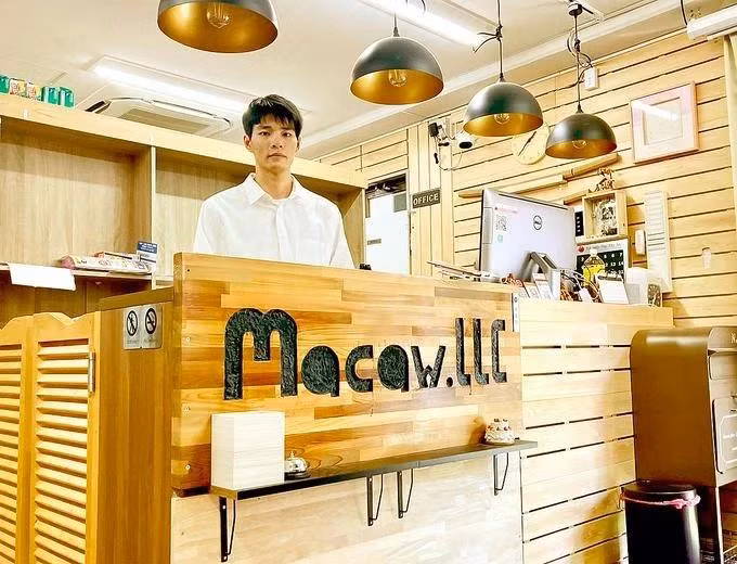 Ngo Ngoc Khanh en la librería Macaw. (Fotografía: I LOVE VIETNAM)