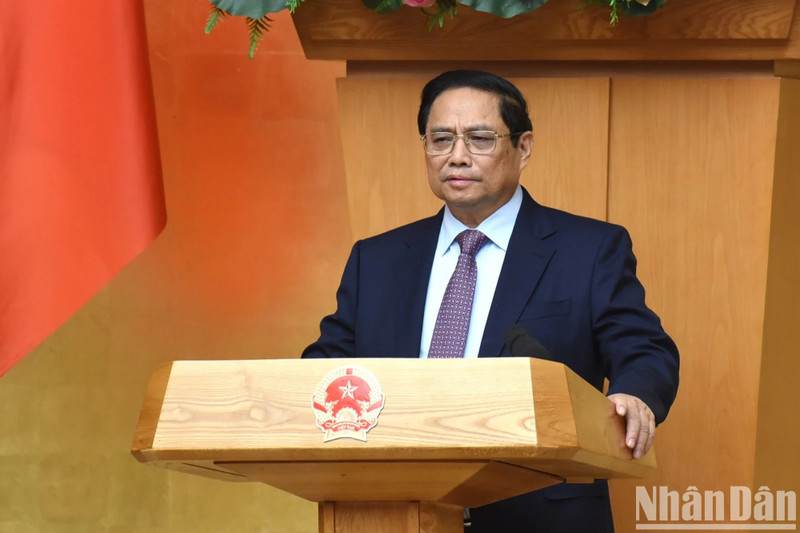 El primer ministro Pham Minh Chinh interviene en la reunión. (Fotografía: Nhan Dan)