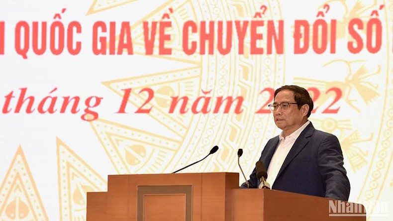 El primer ministro de Vietnam, Pham Minh Chinh, interviene en el simposio. (Fotografía: Nhan Dan)