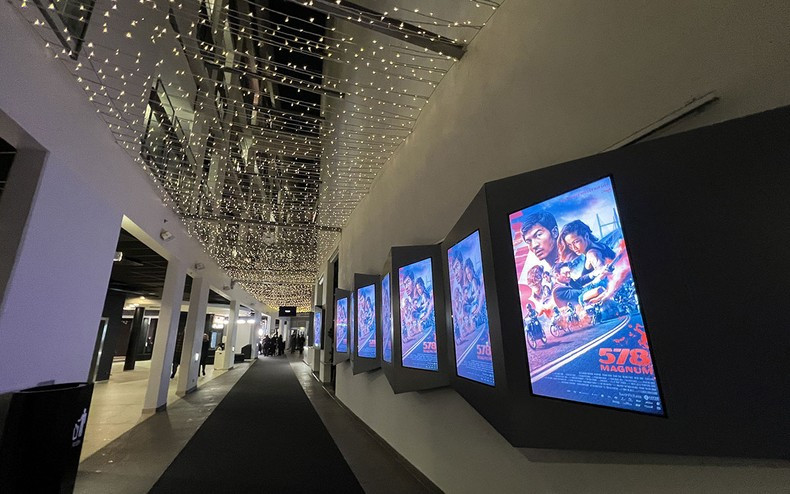 Carteles de la película presentados en el Festival de Cine Black Nights de Tallin. (Fotografía: Nhan Dan)