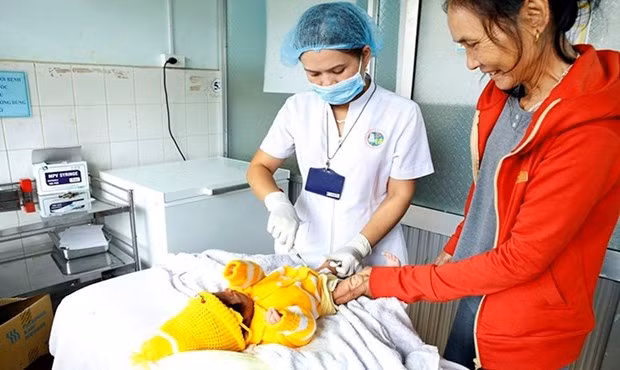 La inmunización masiva es importante para la salud pública de Vietnam. (Fotografía: Nhan Dan)