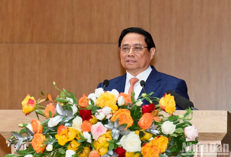 El primer ministro Pham Minh Chinh interviene en la reunión. (Fotografía: Nhan Dan)