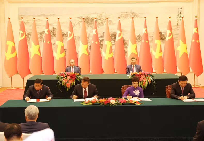 La Agencia Vietnamita de Noticias y la Agencia de Noticias Xinhua (China) suscriben un pacto sobre cooperación.