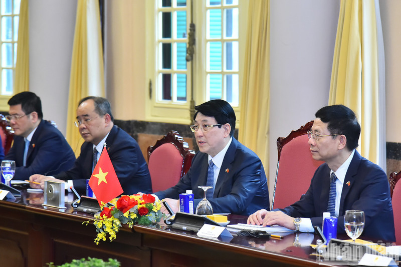 El presidente de Vietnam, Luong Cuong, interviene en la reunión. (Fotografía: Nhan Dan)