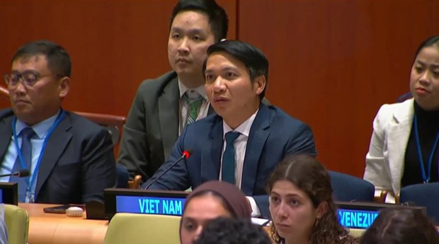 El secretario del Comité Central de la Unión de Jóvenes Comunistas Ho Chi Minh, Nguyen Ngoc Luong, habla en el foro. (Fotografía: thanhnien.vn)