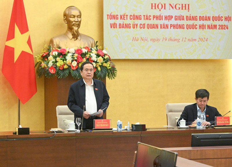 El presidente de la Asamblea Nacional de Vietnam, Tran Thanh Man, interviene en la reunión. (Fotografía: Nhan Dan)