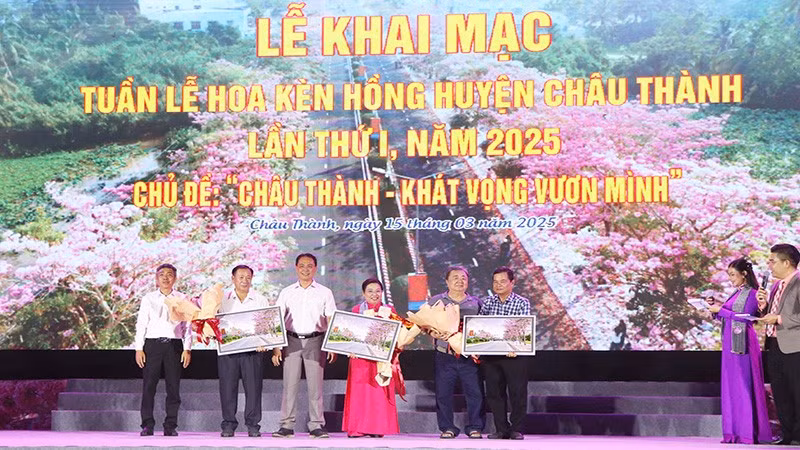 En el acto inaugural del evento. (Fotografía: Nhan Dan)