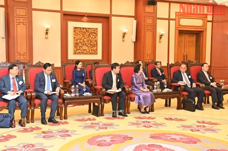 Miembros de la delegación del país jemer.