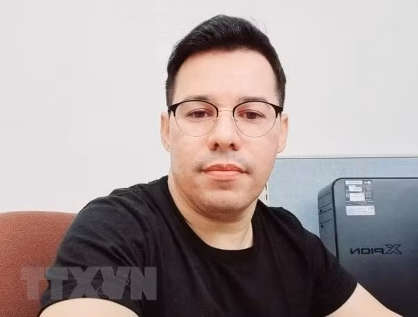 El doctor González Sáez. (Fotografía: VNA)