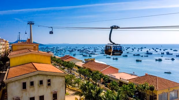 El teleférico de tres cables más largo del mundo opera en la isla de Hon Thom, Phu Quoc. (Fotografía: Minh Tu)