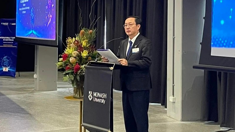 El ministro de Ciencia y Tecnología de Vietnam, Huynh Thanh Dat, interviene en el evento. (Fotografía: Nhan Dan)