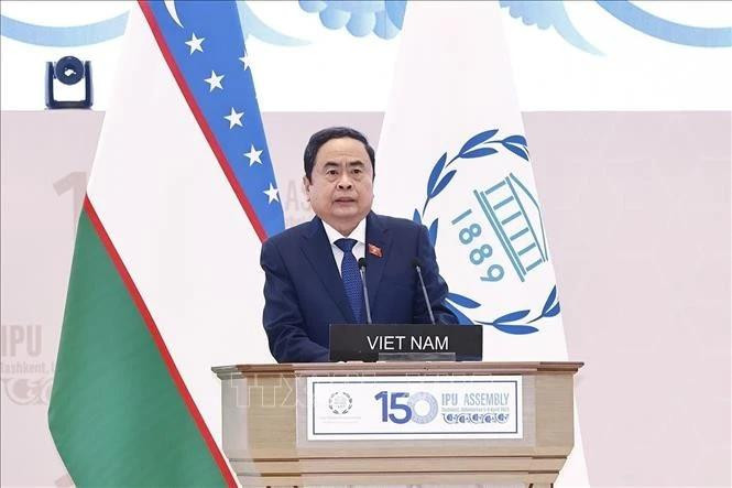 El presidente de la Asamblea Nacional de Vietnam, Tran Thanh Man, pronuncia un discurso en la 150 Asamblea de la Unión Interparlamentaria. (Fotografía: VNA)